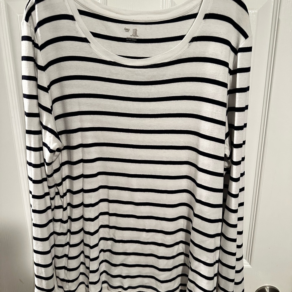 GAP Black and White Relaxed Long Sleeve Tee